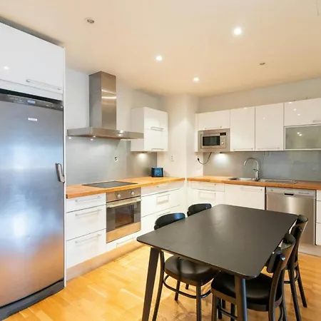 Spacious For 4 With Sauna In Kamppi Apartment *